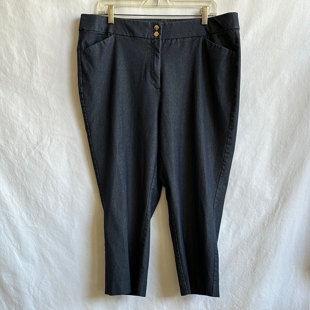 Chico’s black-blue dark wash denim crop pants, size 3 (16)